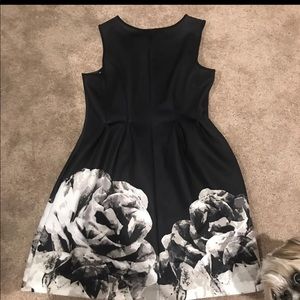 COPY - Beautiful black and white floral dress